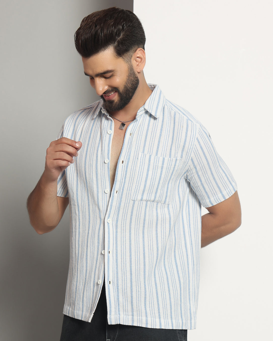 Chimpaaanzee Men White & Blue Regular Fit Shirt