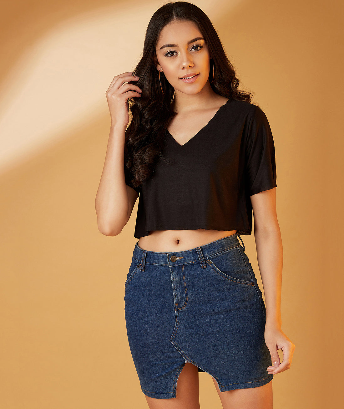 Chimpaaanzee Women V-Neck Cropped Black Tee